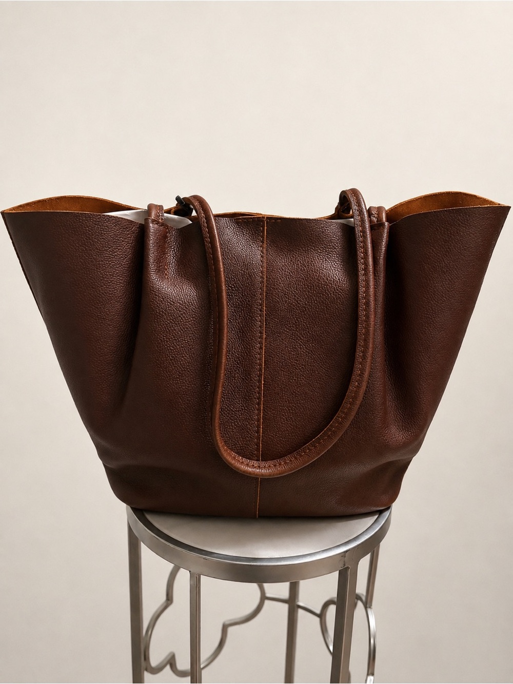 Portland Leather Tote Bag in Nutmeg. Oversized Devan - Picture 2 of 4